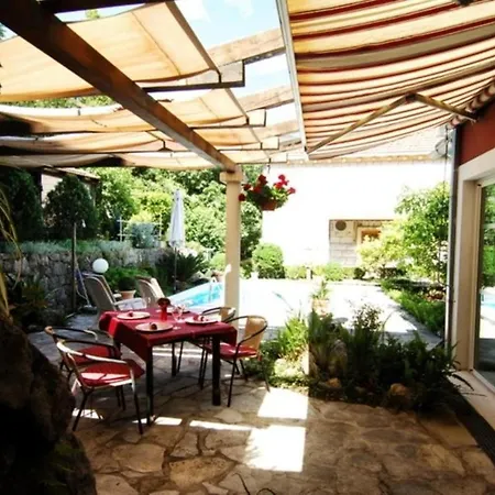 Garden - Duplex Two-bedroom With Terrace And Pool View